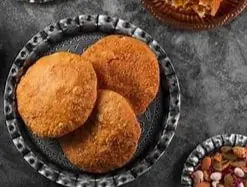 Pyaz & Mawa Kachori at Rawat Mishthan Bhandar 